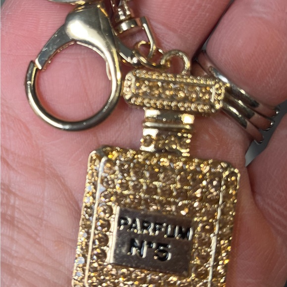 NEW gold with rose gold perfume keychain - Picture 9 of 9